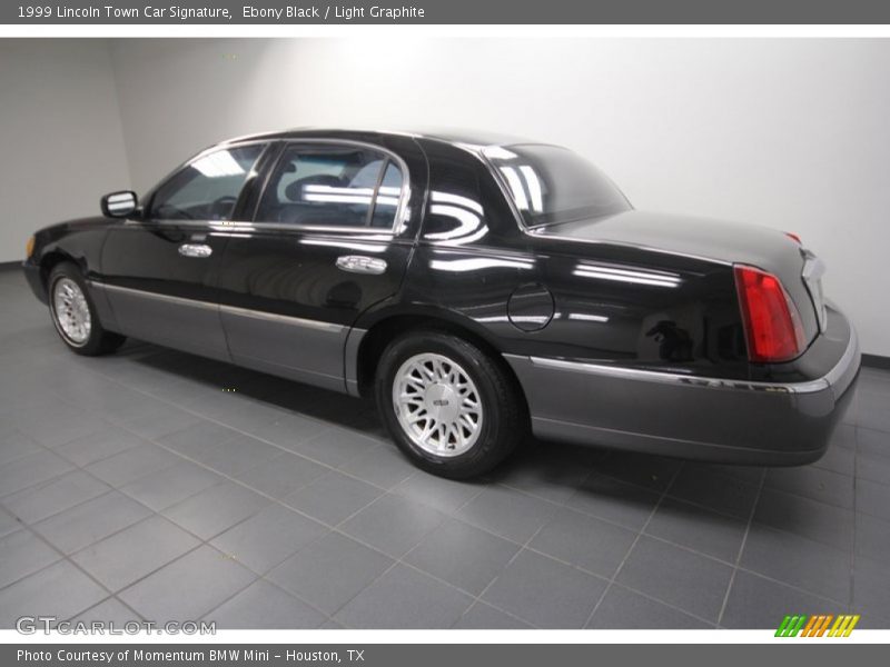 Ebony Black / Light Graphite 1999 Lincoln Town Car Signature