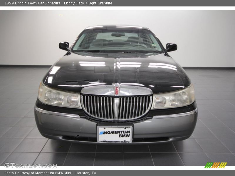 Ebony Black / Light Graphite 1999 Lincoln Town Car Signature