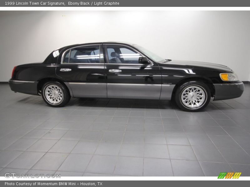 Ebony Black / Light Graphite 1999 Lincoln Town Car Signature