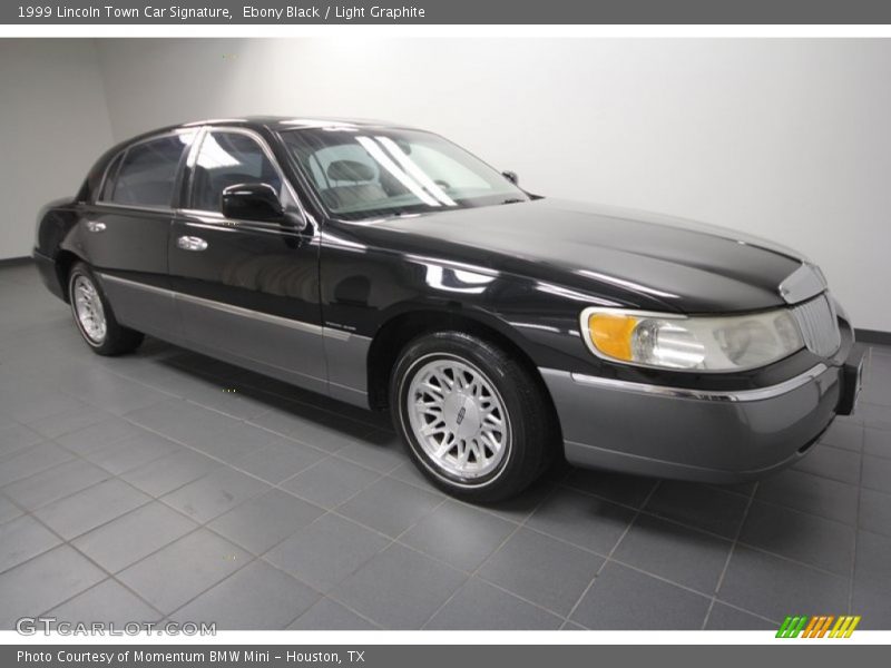 Ebony Black / Light Graphite 1999 Lincoln Town Car Signature