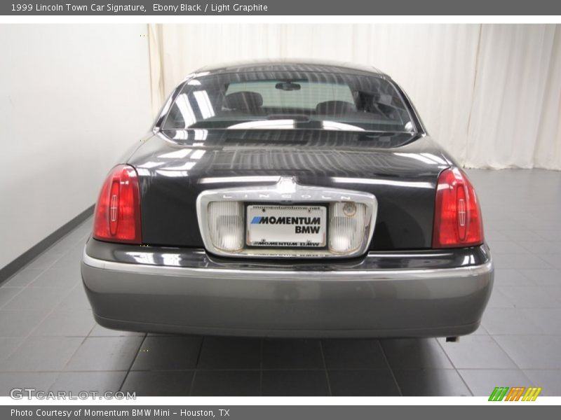 Ebony Black / Light Graphite 1999 Lincoln Town Car Signature