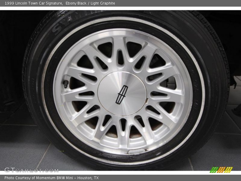 Ebony Black / Light Graphite 1999 Lincoln Town Car Signature