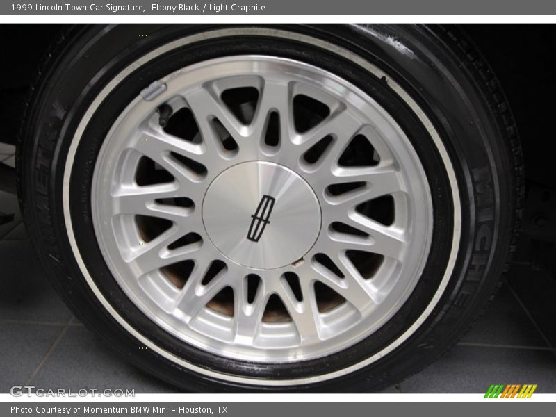 Ebony Black / Light Graphite 1999 Lincoln Town Car Signature