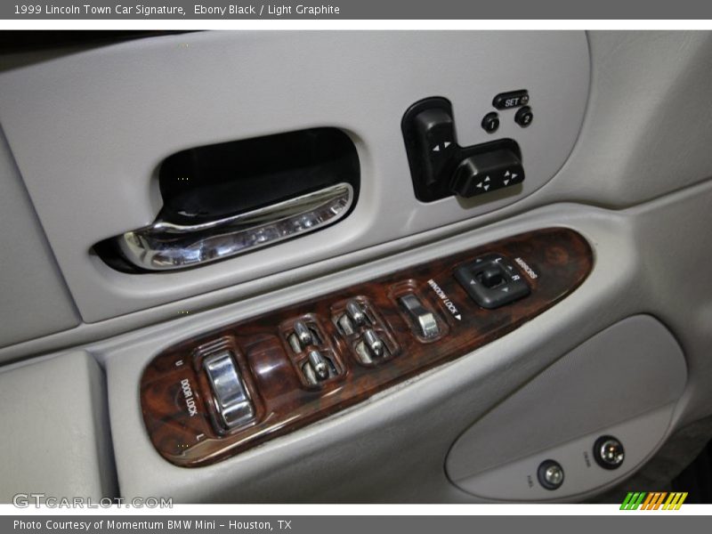 Ebony Black / Light Graphite 1999 Lincoln Town Car Signature