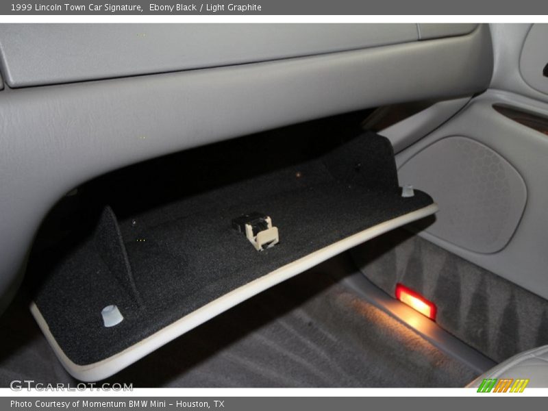 Ebony Black / Light Graphite 1999 Lincoln Town Car Signature