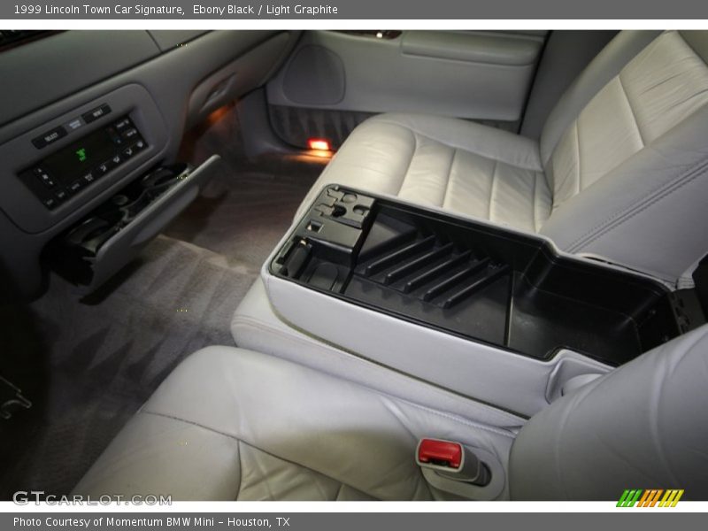 Ebony Black / Light Graphite 1999 Lincoln Town Car Signature