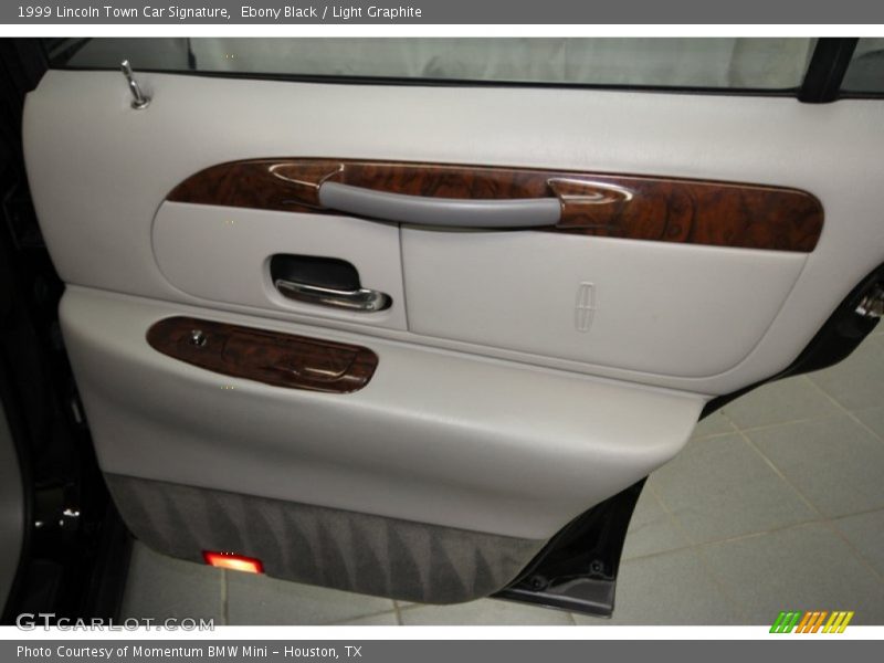 Ebony Black / Light Graphite 1999 Lincoln Town Car Signature