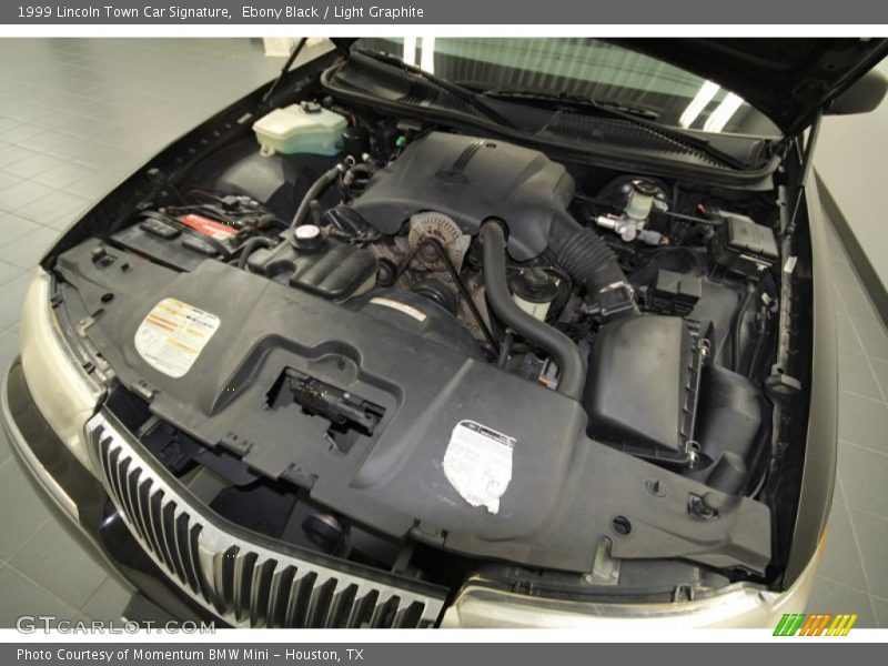 Ebony Black / Light Graphite 1999 Lincoln Town Car Signature