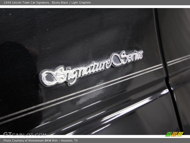 Ebony Black / Light Graphite 1999 Lincoln Town Car Signature
