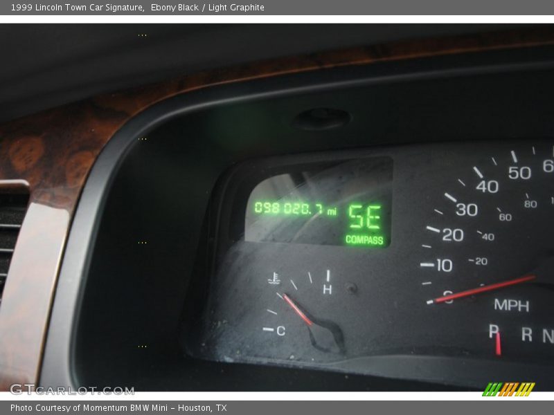 Ebony Black / Light Graphite 1999 Lincoln Town Car Signature