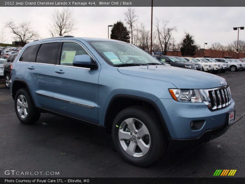 Front 3/4 View of 2012 Grand Cherokee Laredo X Package 4x4