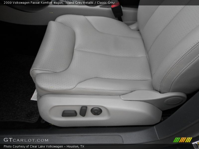 Island Grey Metallic / Classic Grey 2009 Volkswagen Passat Komfort Wagon