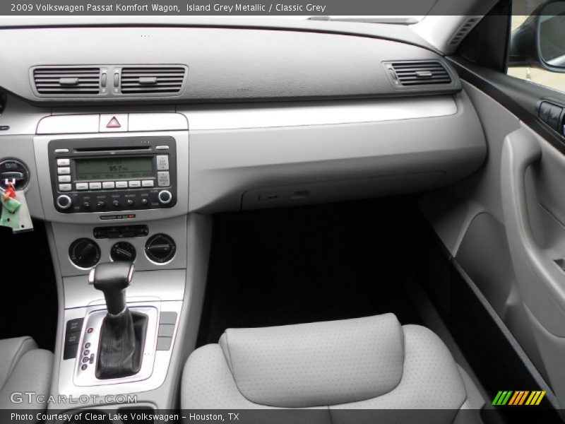 Island Grey Metallic / Classic Grey 2009 Volkswagen Passat Komfort Wagon