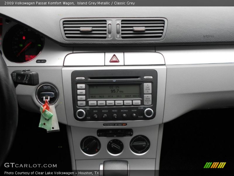 Island Grey Metallic / Classic Grey 2009 Volkswagen Passat Komfort Wagon