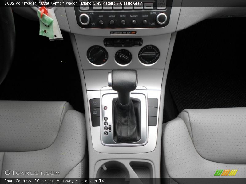 Island Grey Metallic / Classic Grey 2009 Volkswagen Passat Komfort Wagon