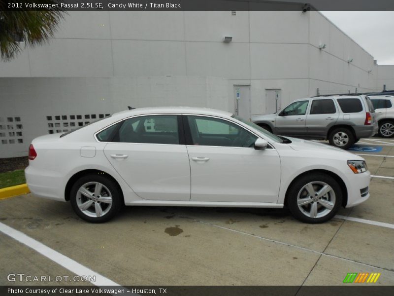 Candy White / Titan Black 2012 Volkswagen Passat 2.5L SE