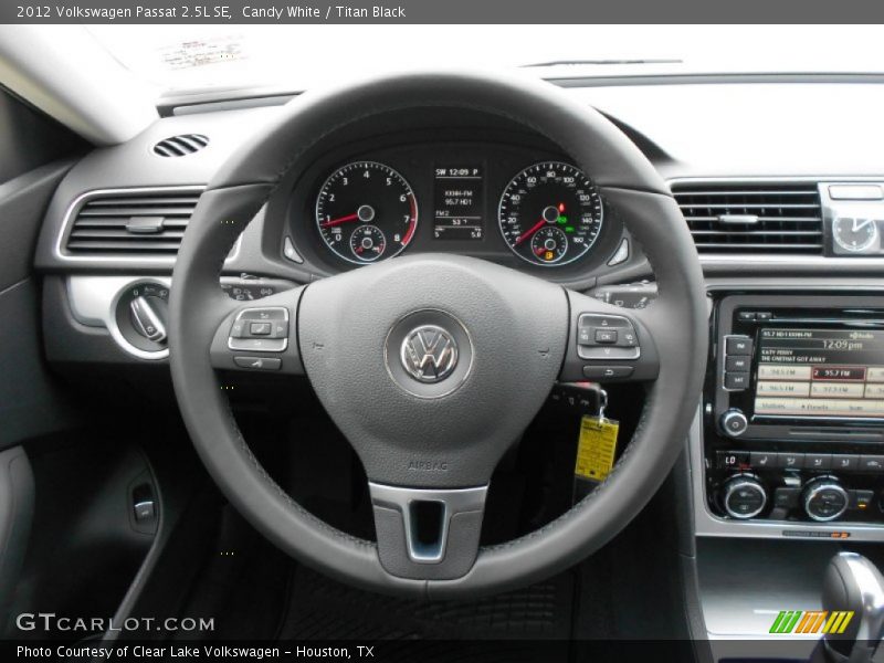 Candy White / Titan Black 2012 Volkswagen Passat 2.5L SE