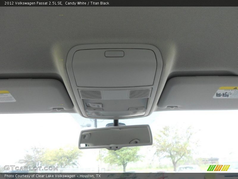 Candy White / Titan Black 2012 Volkswagen Passat 2.5L SE