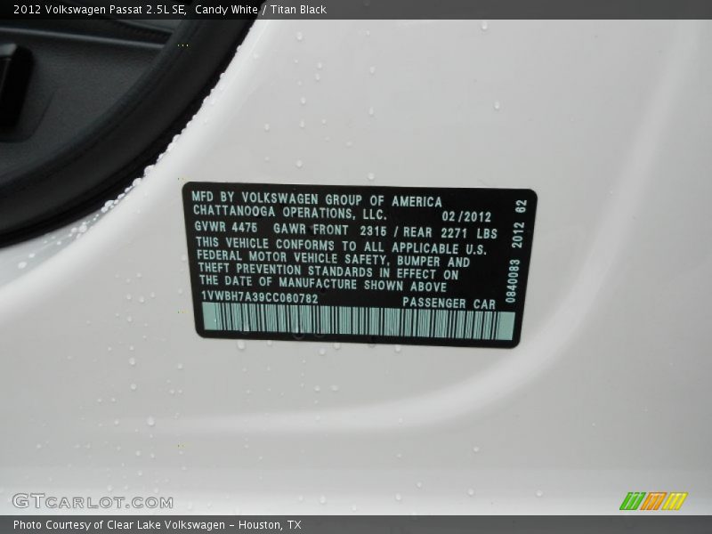 Candy White / Titan Black 2012 Volkswagen Passat 2.5L SE