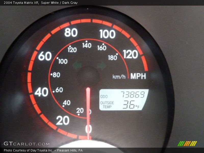 Super White / Dark Gray 2004 Toyota Matrix XR