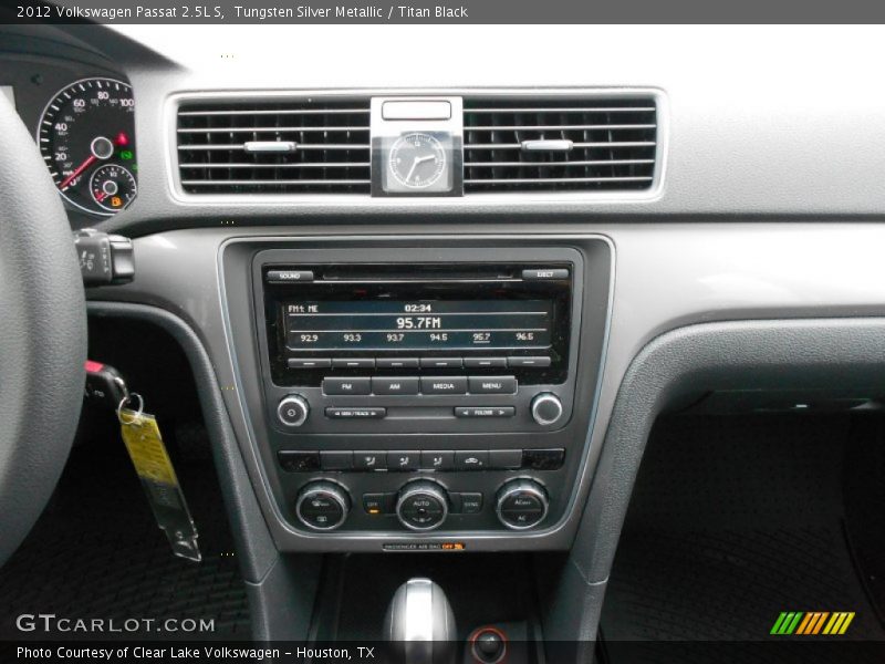 Tungsten Silver Metallic / Titan Black 2012 Volkswagen Passat 2.5L S