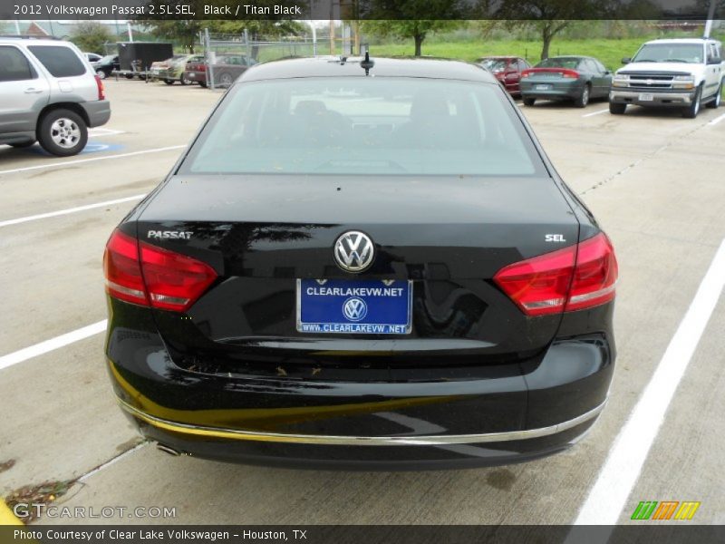 Black / Titan Black 2012 Volkswagen Passat 2.5L SEL