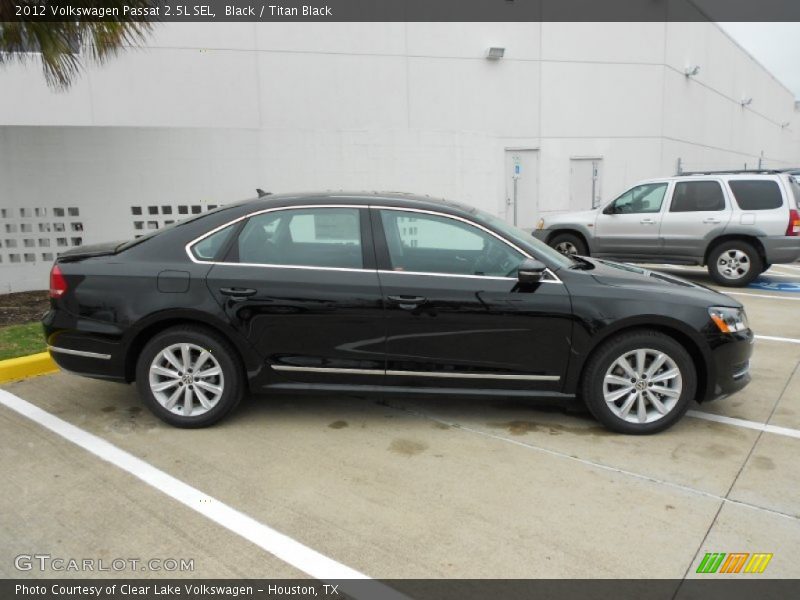 Black / Titan Black 2012 Volkswagen Passat 2.5L SEL