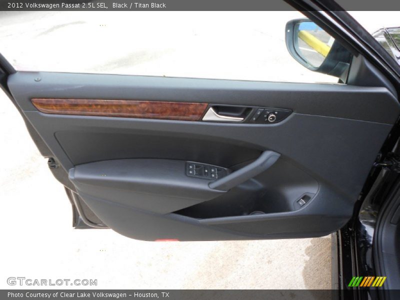 Black / Titan Black 2012 Volkswagen Passat 2.5L SEL