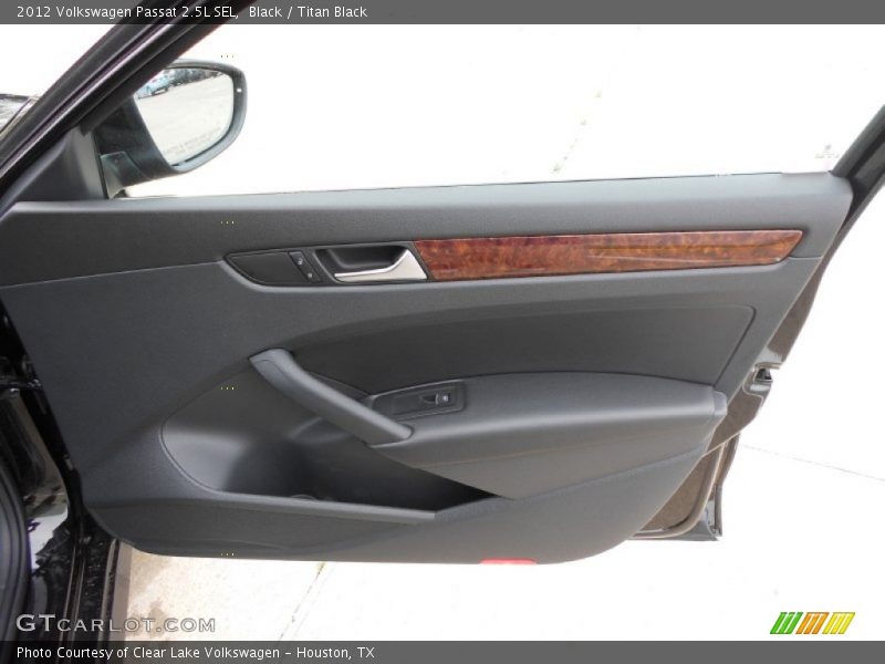 Black / Titan Black 2012 Volkswagen Passat 2.5L SEL