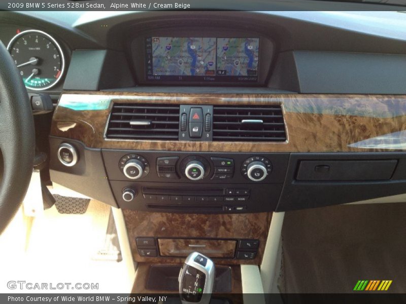 Alpine White / Cream Beige 2009 BMW 5 Series 528xi Sedan