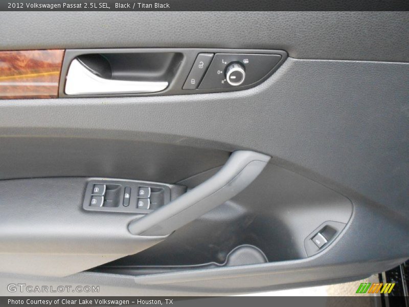 Black / Titan Black 2012 Volkswagen Passat 2.5L SEL