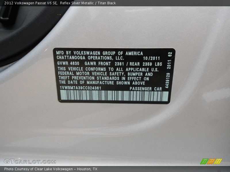 Reflex Silver Metallic / Titan Black 2012 Volkswagen Passat V6 SE