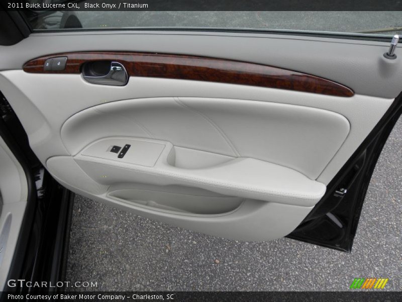 Black Onyx / Titanium 2011 Buick Lucerne CXL