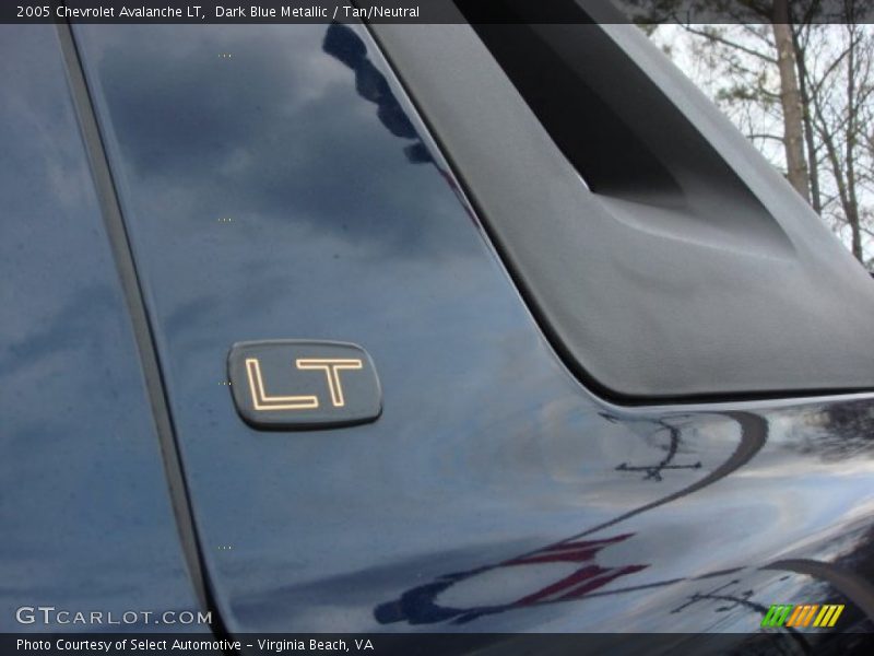 Dark Blue Metallic / Tan/Neutral 2005 Chevrolet Avalanche LT