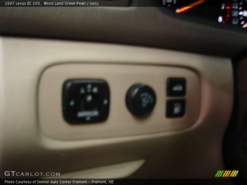 Wood Land Green Pearl / Ivory 1997 Lexus ES 300