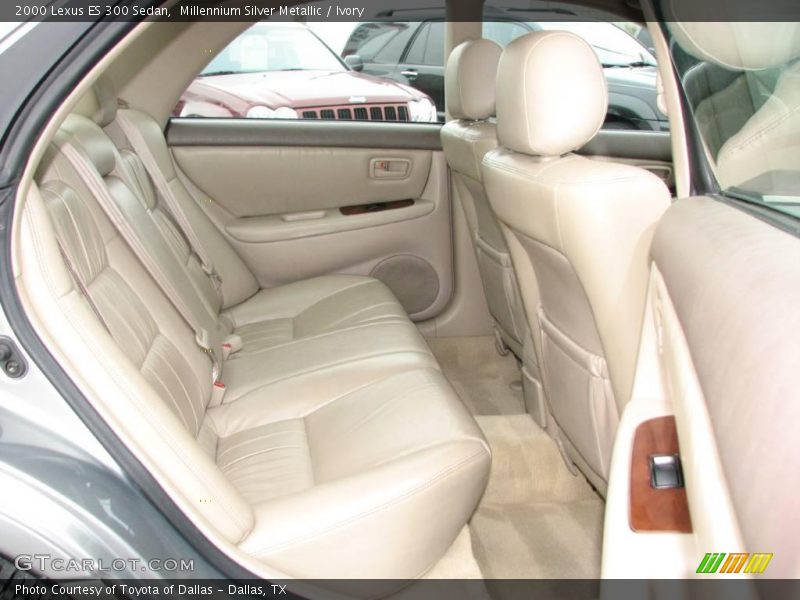 Millennium Silver Metallic / Ivory 2000 Lexus ES 300 Sedan