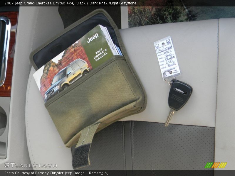 Black / Dark Khaki/Light Graystone 2007 Jeep Grand Cherokee Limited 4x4