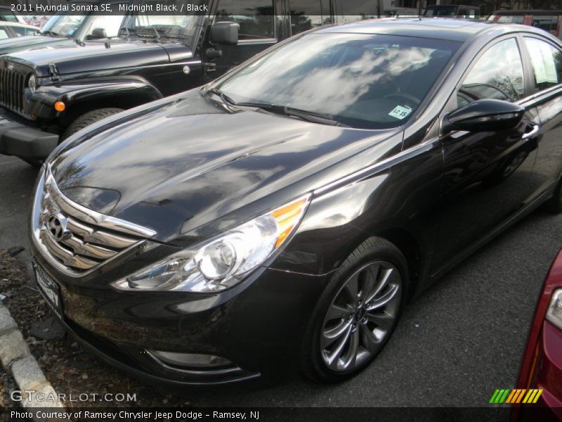 Midnight Black / Black 2011 Hyundai Sonata SE