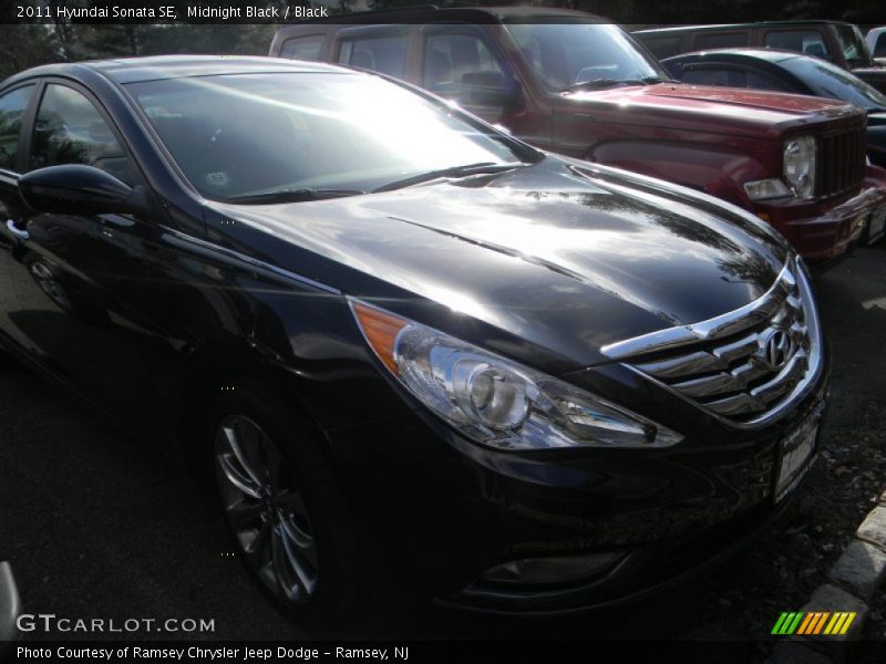 Midnight Black / Black 2011 Hyundai Sonata SE