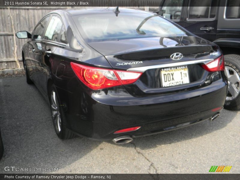 Midnight Black / Black 2011 Hyundai Sonata SE