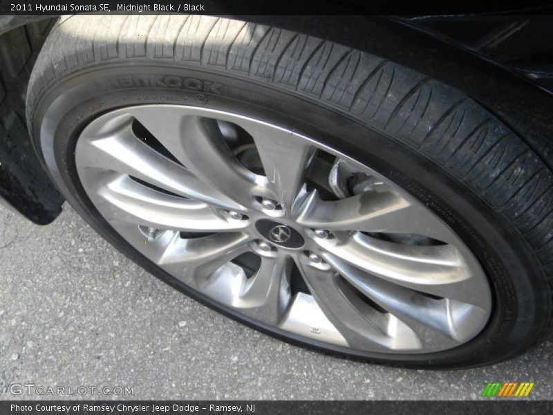 Midnight Black / Black 2011 Hyundai Sonata SE