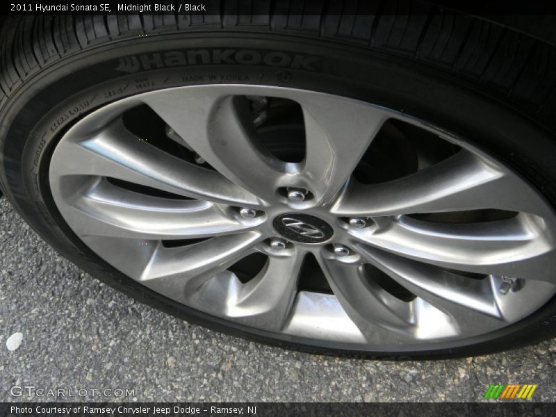 Midnight Black / Black 2011 Hyundai Sonata SE