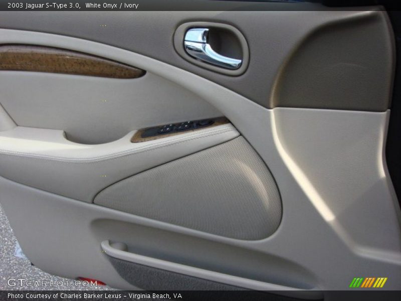 White Onyx / Ivory 2003 Jaguar S-Type 3.0