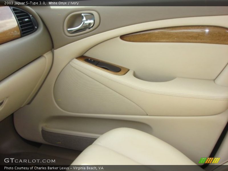White Onyx / Ivory 2003 Jaguar S-Type 3.0
