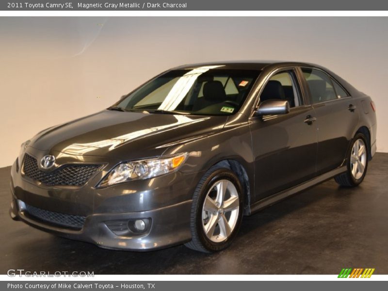 Magnetic Gray Metallic / Dark Charcoal 2011 Toyota Camry SE