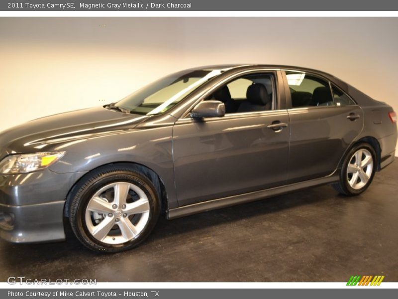 Magnetic Gray Metallic / Dark Charcoal 2011 Toyota Camry SE