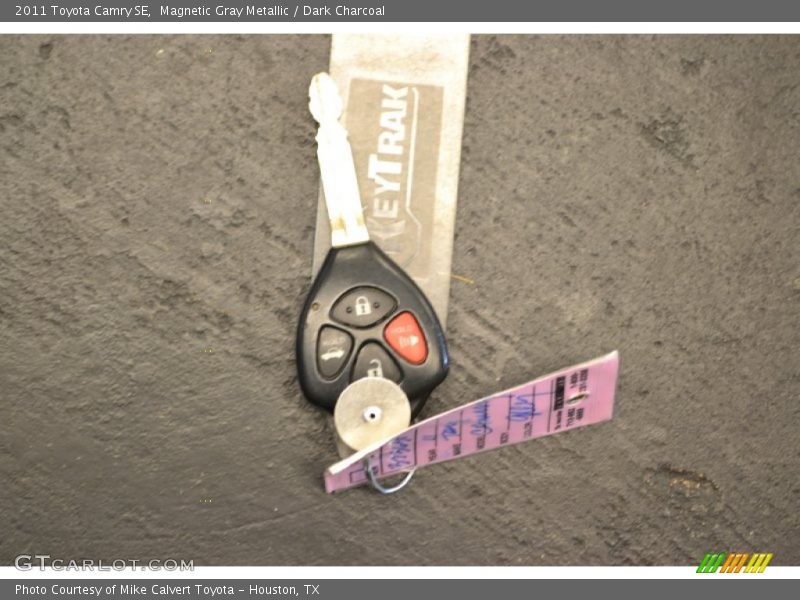 Magnetic Gray Metallic / Dark Charcoal 2011 Toyota Camry SE