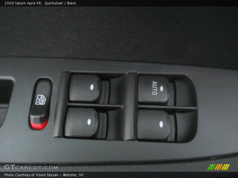 Quicksilver / Black 2009 Saturn Aura XR