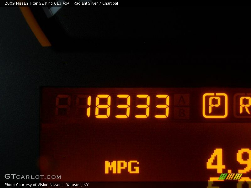 Radiant Silver / Charcoal 2009 Nissan Titan SE King Cab 4x4