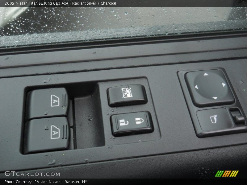 Radiant Silver / Charcoal 2009 Nissan Titan SE King Cab 4x4